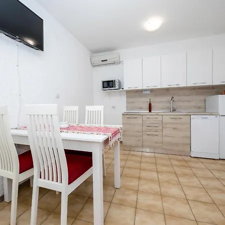 Apartments Korina 2866 *